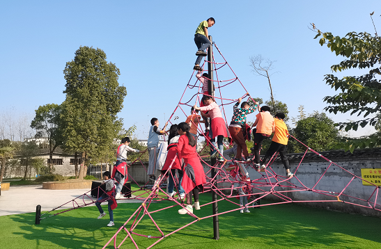 探索自然，快樂(lè)成長(zhǎng)——記廣安希賢學(xué)校希望分部五年級(jí)戶外拓展活動(dòng)
